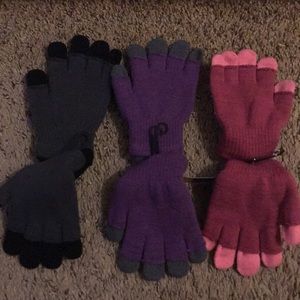 3 Pairs of gloves one size fits